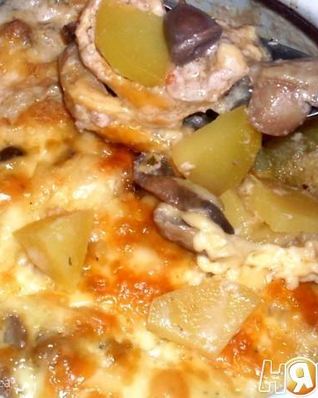 Жаркое из сердечек с грибами в горшочке