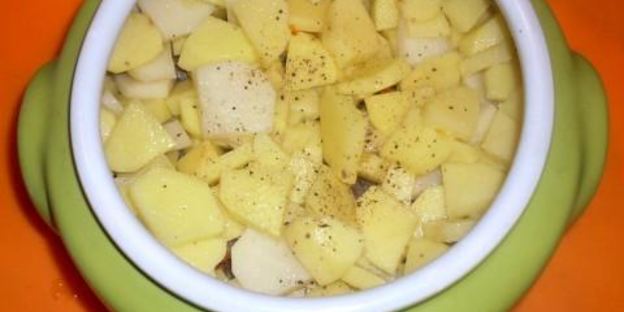 жаркое из сердечек с грибами в горшочке