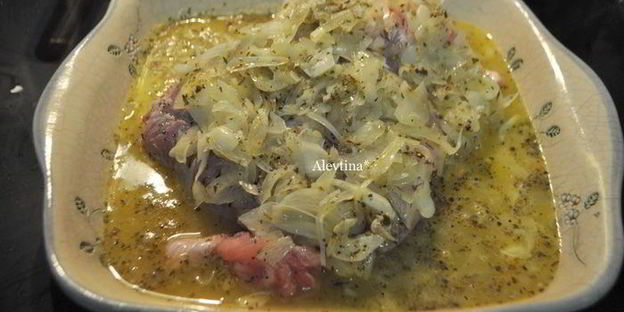 жаркое из свинины с луком, чесноком и цитрусом