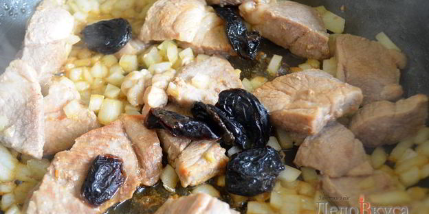 жаркое по-домашнему с мясом и грибами