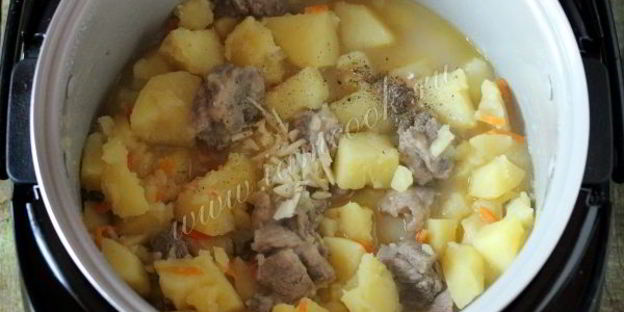 жаркое с солеными огурцами в мультиварке