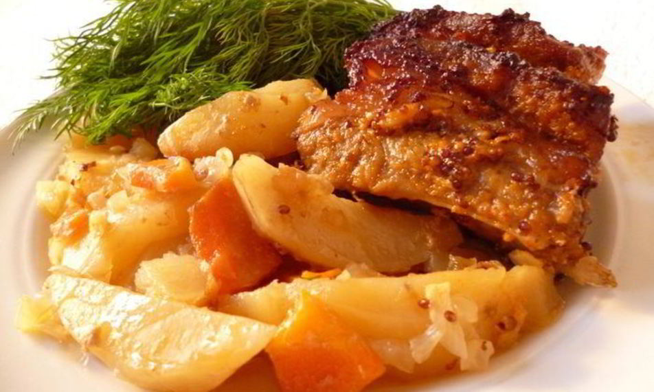 Рецепт жаркого со свиными ребрышками в пикантном маринаде