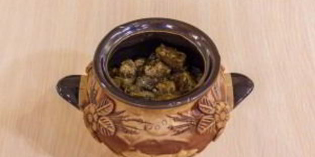 жаркое в горшочках под крышечкой из теста