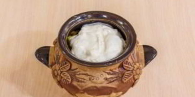 жаркое в горшочках под крышечкой из теста