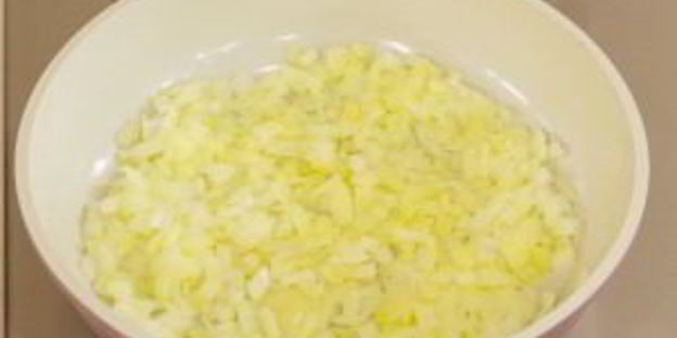 жаркое в горшочках под крышечкой из теста