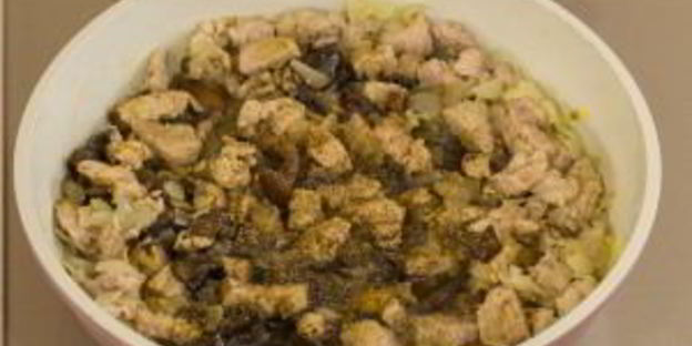 жаркое в горшочках под крышечкой из теста