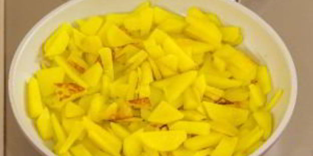 жаркое в горшочках под крышечкой из теста