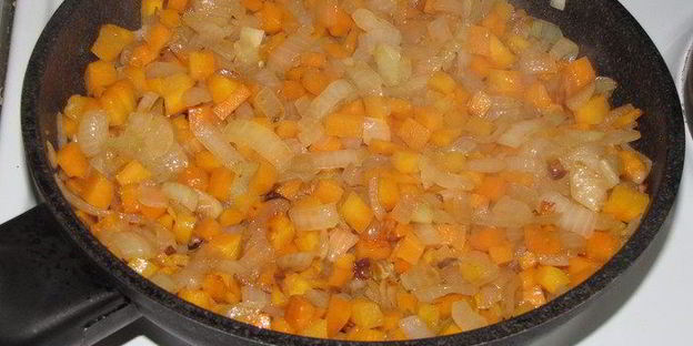 жаркое в горшочках с белыми грибами и свининой