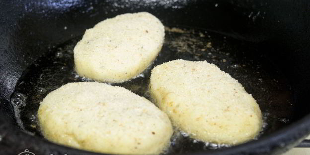 картофельные зразы с грибами и сыром