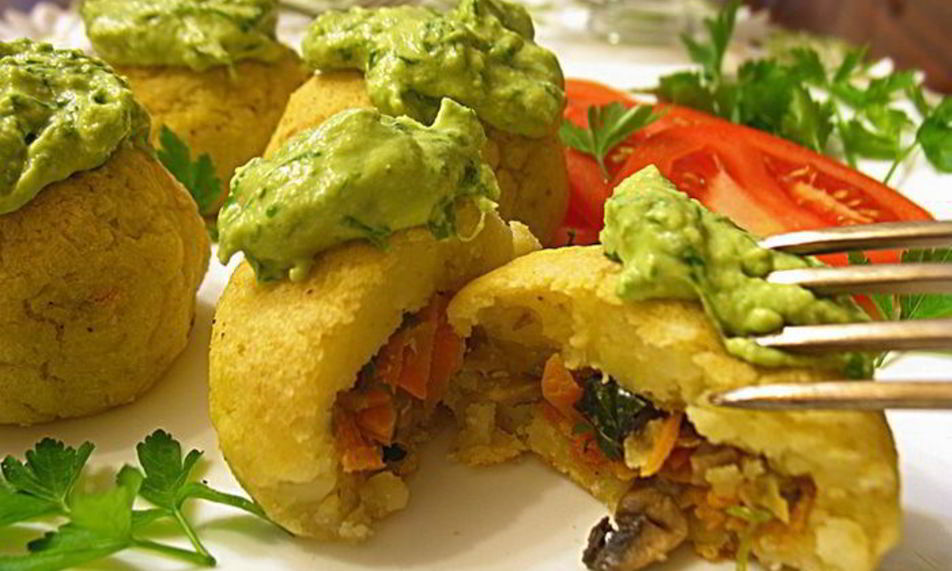 Рецепт картофельных зраз с грибами, запеченные в духовке с луковым соусом без муки