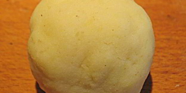 картофельные зразы с грибами, запеченные в духовке с луковым соусом без муки