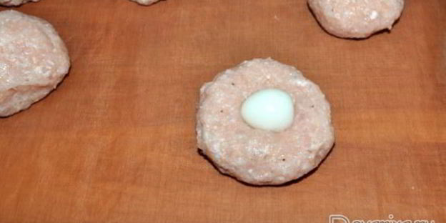 куриные зразы с перепелиными яйцами