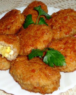 Мясные зразы с луком и яйцом