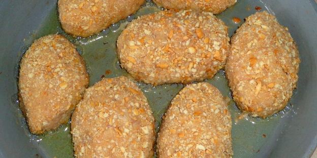 мясные зразы с луком и яйцом