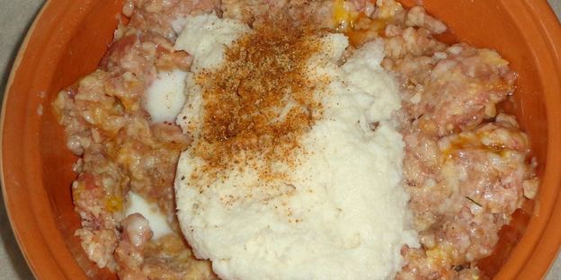 мясные зразы с луком и яйцом