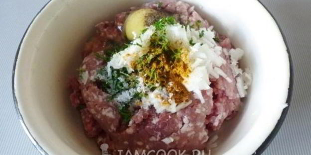 мясные зразы с начинкой из курицы