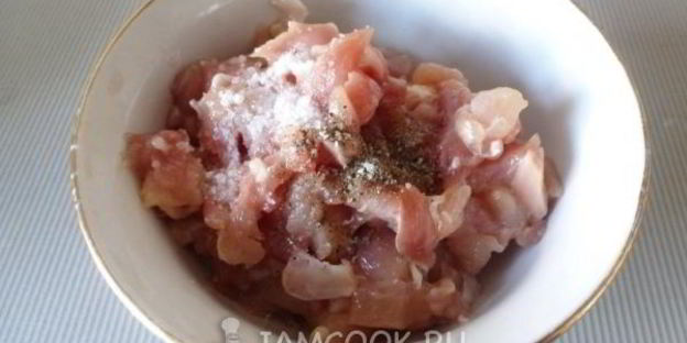 мясные зразы с начинкой из курицы