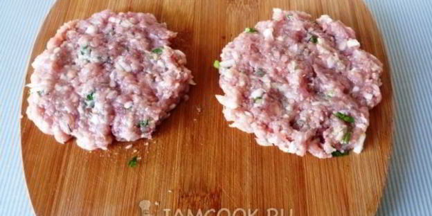 мясные зразы с начинкой из курицы