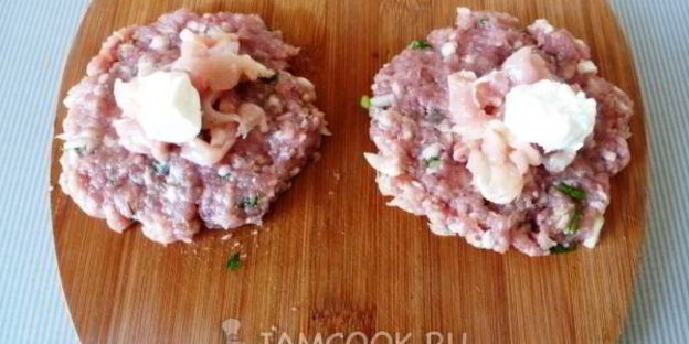 мясные зразы с начинкой из курицы