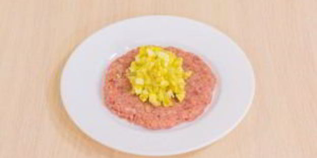 зразы мясные с яйцом и луком