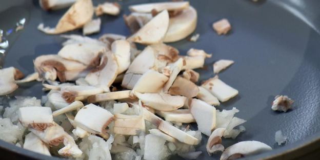 зразы с рисом и грибным соусом