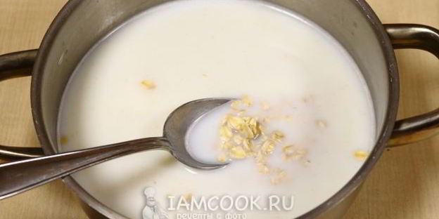 геркулесовая каша с бананом и орехами