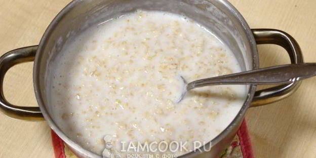 геркулесовая каша с бананом и орехами