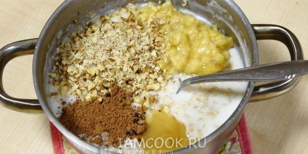 геркулесовая каша с бананом и орехами