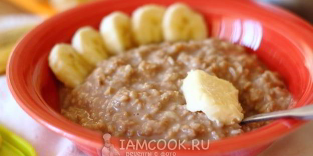 геркулесовая каша с бананом и орехами
