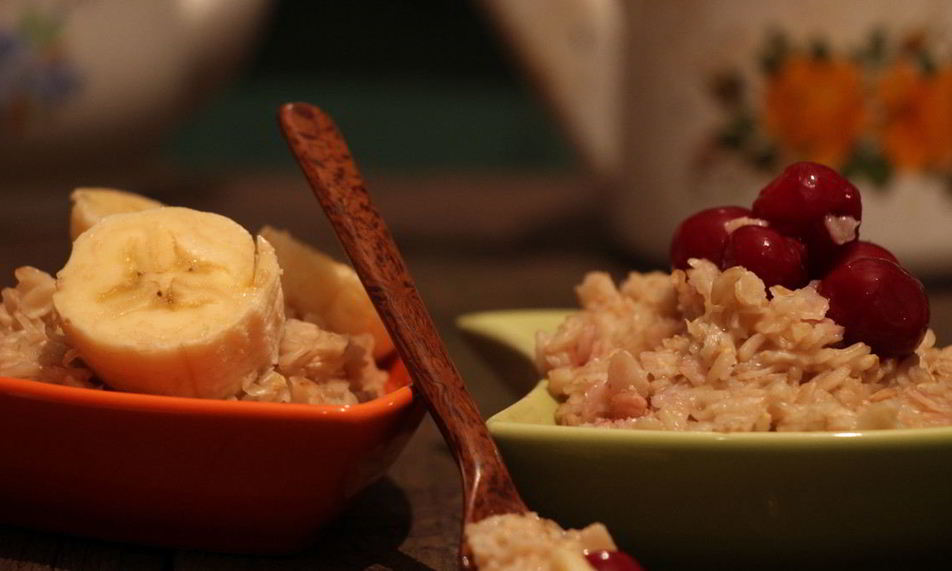 Рецепт геркулесовой каши с бананом и вишней
