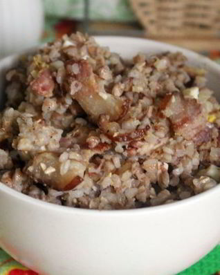 Ароматная гречка с копченой грудинкой