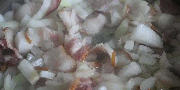 ароматная гречка с копченой грудинкой