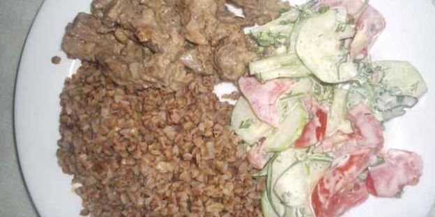 бефстроганов и гречневая каша