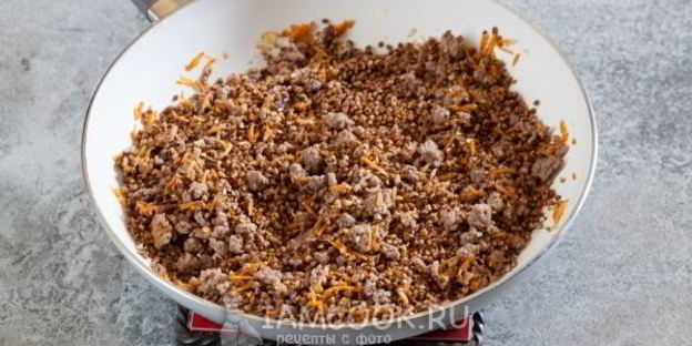 гречка с фаршем на сковороде