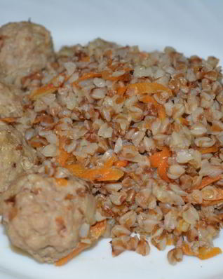 Гречка с фрикадельками