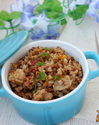 Гречка с курицей в томатно-грибном соусе