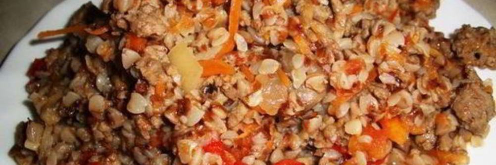 Гречка с мясным фаршем и томатами