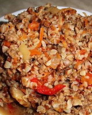 Гречка с мясным фаршем и томатами