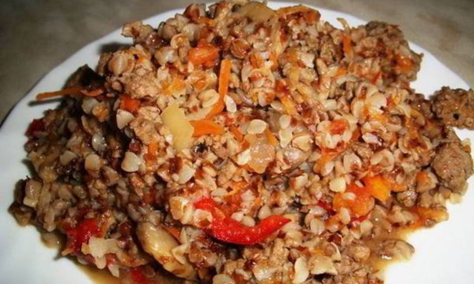 Рецепт гречки с мясным фаршем и томатами