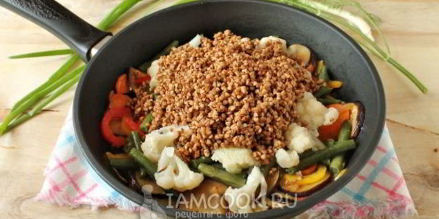 гречка с овощами на сковороде