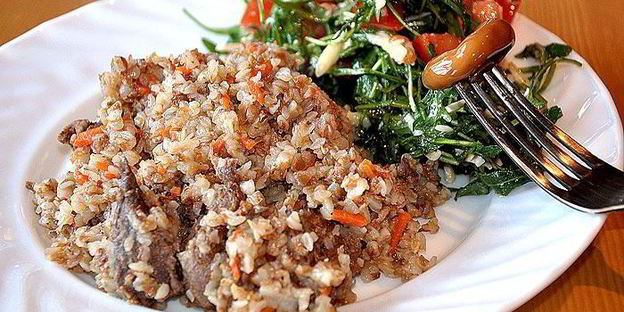 гречка с тушенкой