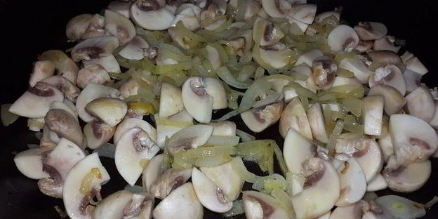 гречка, томленая с тыквой, грибами, сельдереем и вялеными томатами