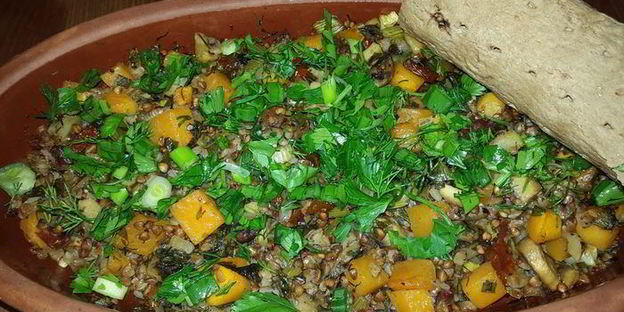 гречка, томленая с тыквой, грибами, сельдереем и вялеными томатами