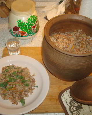 Гречка запеченная в глиняном горшке