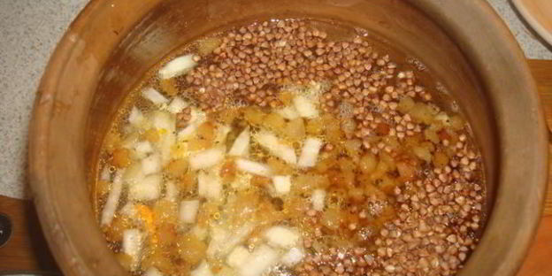 гречка запеченная в глиняном горшке