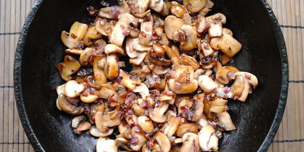 гречневая каша с грибами и луком