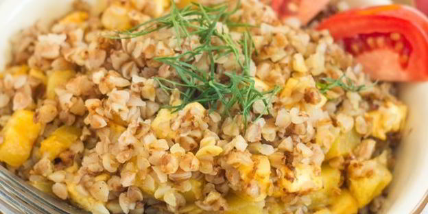 гречневая каша с кабачками и адыгейским сыром