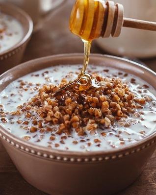 Гречневая каша с пряным постным молоком