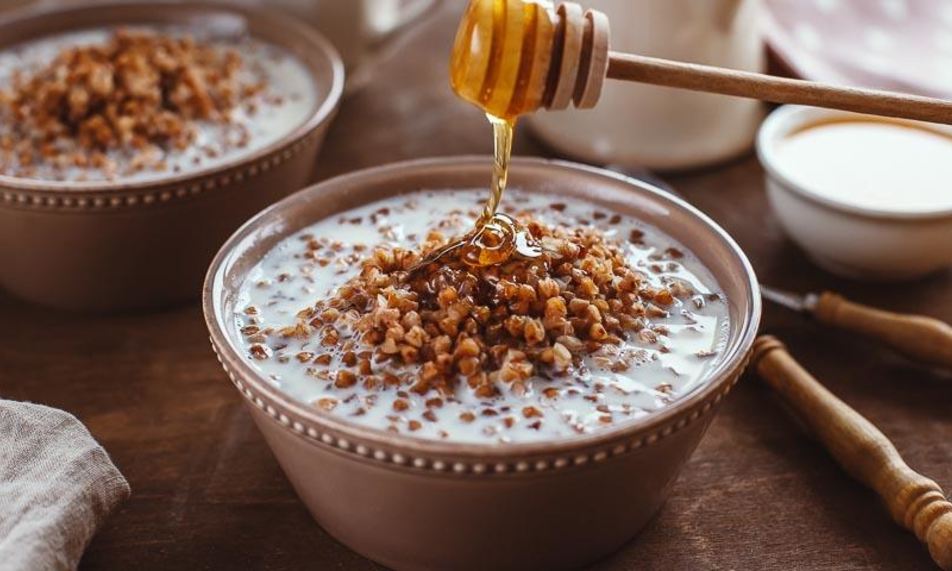 Рецепт гречневой каши с пряным постным молоком