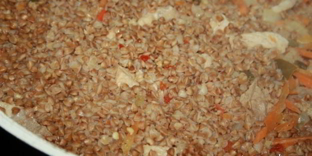 гречневая каша со свининой и овощами